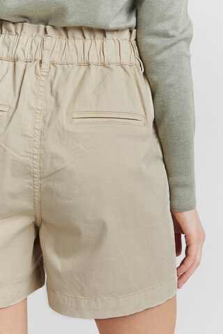 Oxmo Regular Chinoshorts 'Chai' in Beige