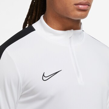 T-Shirt fonctionnel 'Academy23' NIKE en blanc