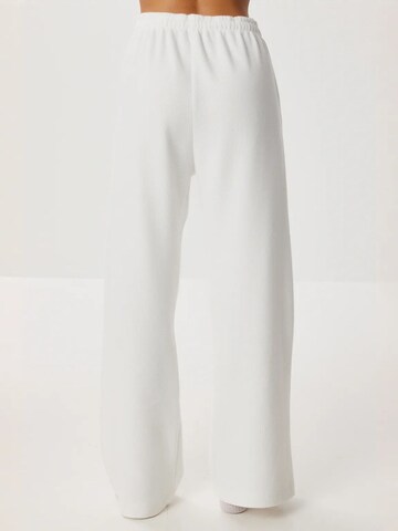 Wide leg Pantaloni 'Hose' di Happiness İstanbul in beige