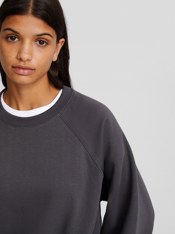 Bershka Sweatshirt i grå