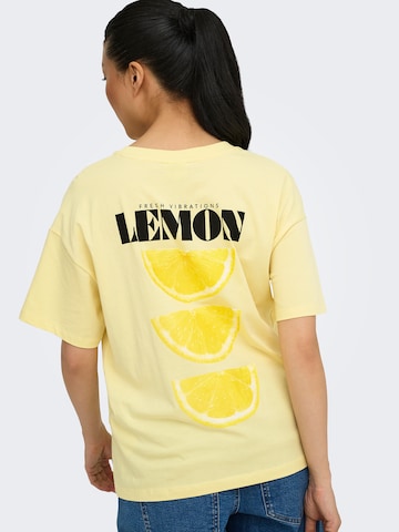 Only Maternity Koszulka w kolorze żółty: przód