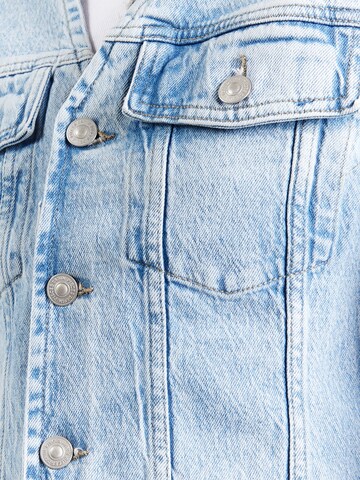 PIECES - Chaqueta de entretiempo 'PCJILL' en azul