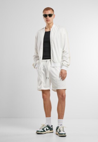 Urban Classics Regular Shorts in Weiß: Vorderseite