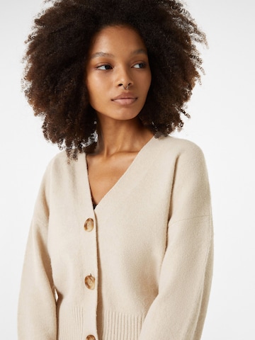 Cardigan Bershka en beige