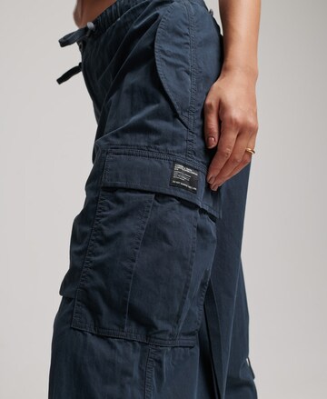 Superdry Loosefit Cargobroek in Blauw