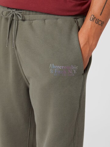 Abercrombie & Fitch Normální Kalhoty 'APAC' – zelená