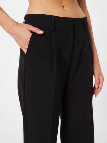 Loosefit Pantalon à plis 'Vilja' Soft Rebels en noir