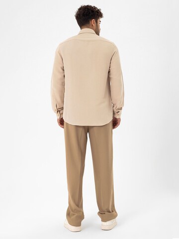 Comfort fit Camicia di Dandalo in beige