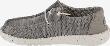 Chaussure basse HEY DUDE en gris : devant