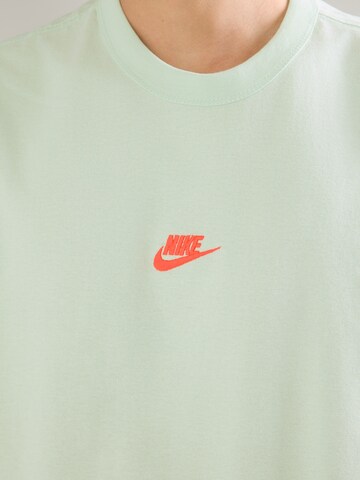 Nike Sportswear Majica 'PREM ESS' | zelena barva