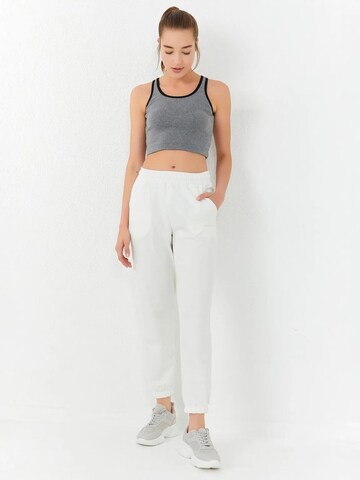 Tommy Life Crop Top in Grau