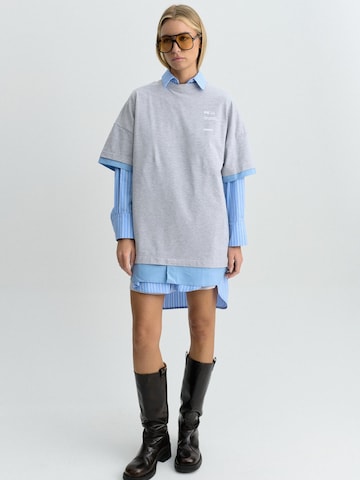 T-shirt 'DUA T-SHIRT WHITE' FEMSSY en gris