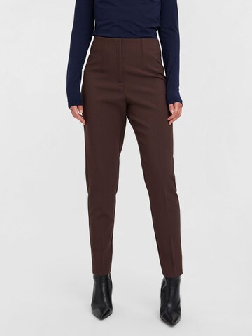 VERO MODA Tapered Bandplooibroek 'SANDY' in Bruin: voorkant