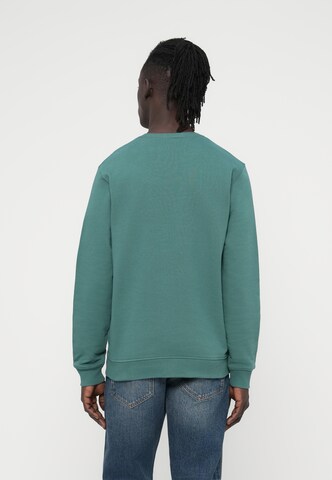 Bluză de molton de la Lyle & Scott pe verde
