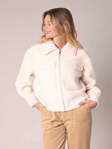 Veste mi-saison 'Assili' Deeluxe en beige : devant