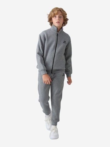 Tommy Life Trainingspak 'TOMMY Kinder Active Set' in Grijs: voorkant