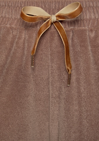 LASCANA Leisure suit in Brown