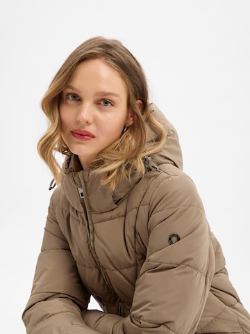 Manteau mi-saison Marie Lund en marron