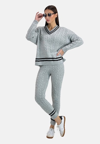 Elara Huispak in Grijs: voorkant