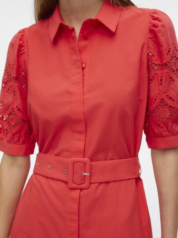 Robe-chemise 'NYNNE' VERO MODA en rouge