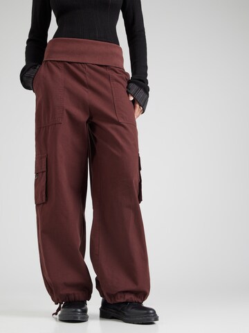 SHYX Loose fit Cargo Pants in Brown: front