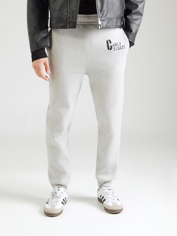 Tapered Pantaloni 'Fabiano' di Carlo Colucci in grigio: frontale