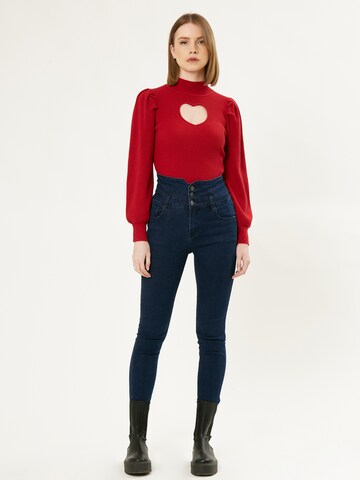 Influencer - Pullover 'Heart ' em vermelho