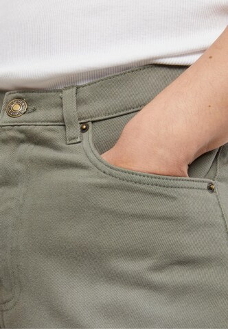 Urban Classics Loose fit Pants '90's' in Green