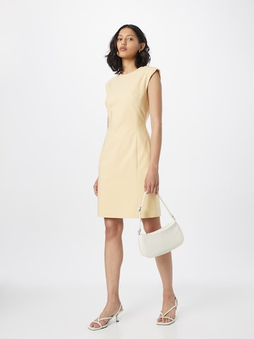 s.Oliver BLACK LABEL - Vestido de tubo en amarillo