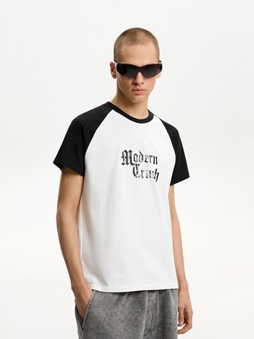 Maglietta 'MODERN CRUSH' di Bershka in bianco: frontale