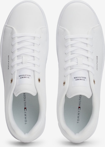 TOMMY HILFIGER Sneaker in Weiß