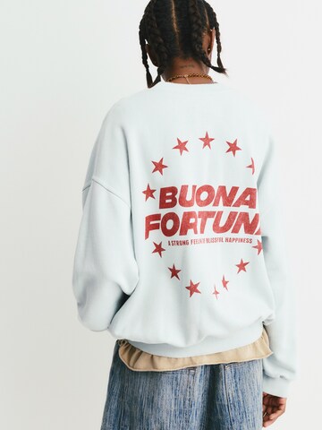 Pull&Bear Sweatshirt in Blue: front