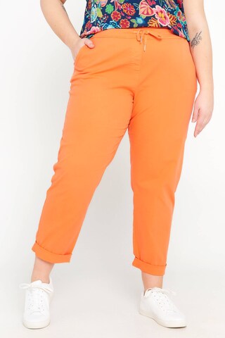 Paprika Loose fit Chino Pants in Orange: front