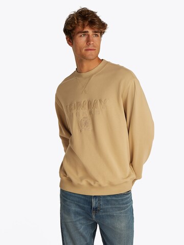 Tommy Jeans Sweatshirt 'VARSITY' in Beige: front