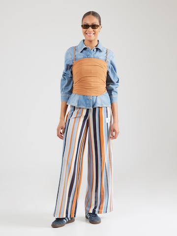 ADIDAS ORIGINALS - Pierna ancha Pantalón 'Summer Glow Firebird' en azul