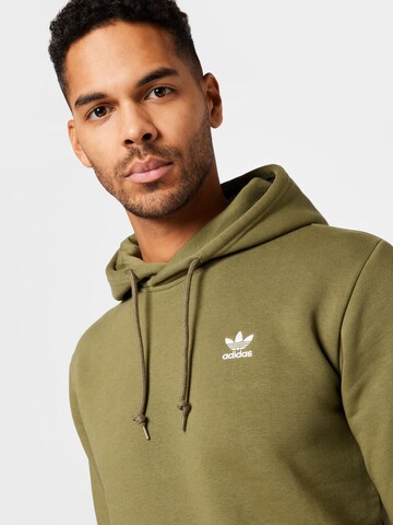 Regular fit Felpa 'Adicolor Essentials Trefoil' di ADIDAS ORIGINALS in verde