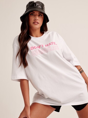 ABOUT YOU x Antonia Bluser & t-shirts 'Thea' i pink: forside