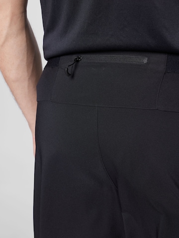 ASICS Regularen Športne hlače 'Road' | črna barva