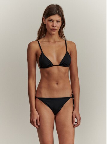 ABOUT YOU x Marie von Behrens Triangel Bikinitop 'Tilda' in Schwarz