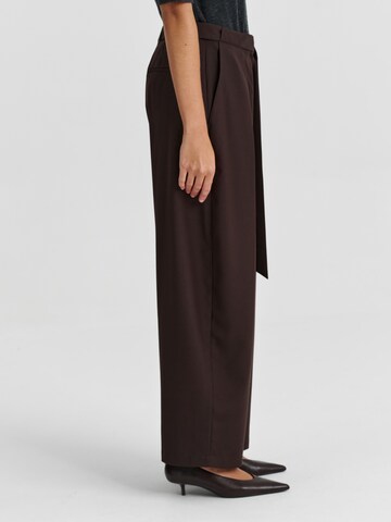 Wide leg Pantaloni con pieghe 'Anaiso' di TATUUM in marrone