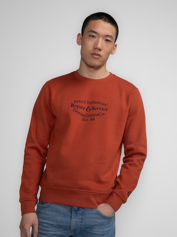 Petrol Industries Sweatshirt 'Vintage 35 Years' in Bruin: voorkant