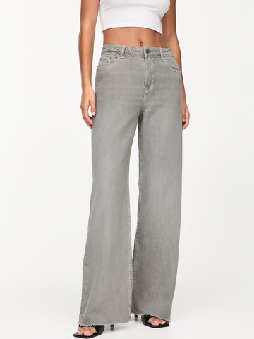 évasé Jean Pull&Bear en gris : devant