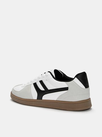 Pull&Bear Sneaker in Weiß
