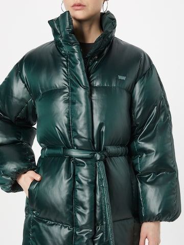 LEVI'S ® Χειμερινό παλτό 'Pillow Bubble Mid' σε πράσινο