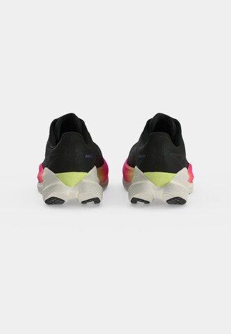 Sneaker de alergat 'MACH X 3' de la HOKA pe negru