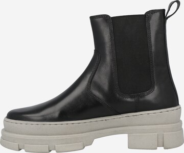 Karolina Kurkova Originals Chelsea boots 'Suki' in Black