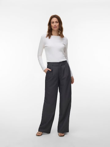 Wide Leg Pantalon à pince 'VMDALLAS' VERO MODA en gris