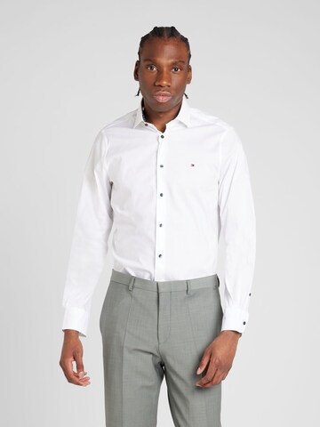 Coupe slim Chemise business TOMMY HILFIGER en blanc : devant