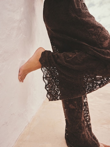 Next - Pierna ancha Pantalón en marrón