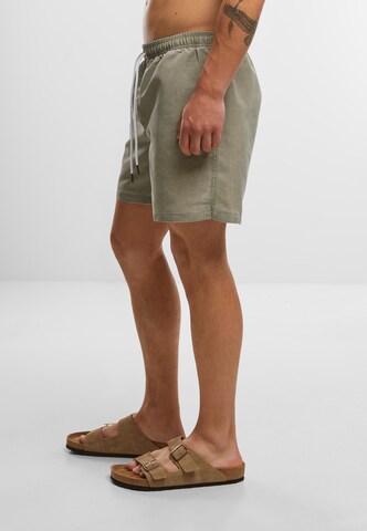 Urban Classics Badeshorts in Grün